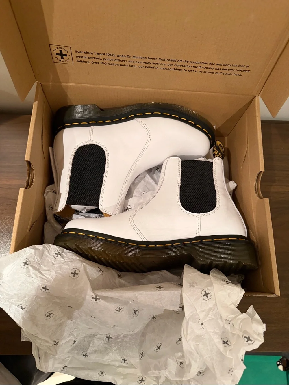 Dr.Martens 2976 Women’s Softy T Leather White Chelsea Boots